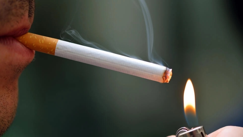 New Zealand sẽ hủy bỏ luật cấm hút thuốc đầu tiên trên thế giới - Ảnh 1.