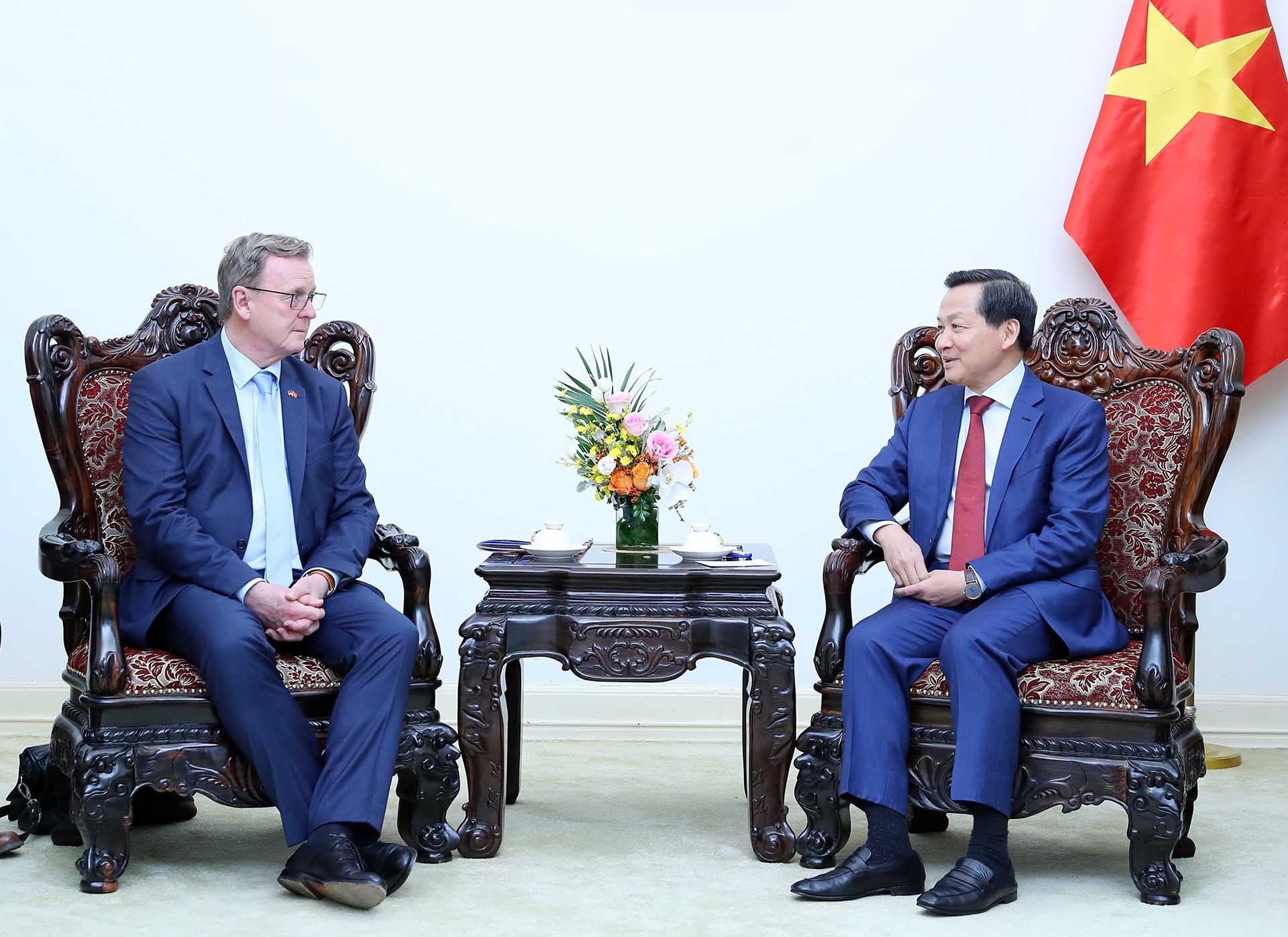 Phó Thủ tướng Lê Minh Khái tiếp Thủ hiến bang Thüringen Bodo Ramelow. (Nguồn: TTXVN)