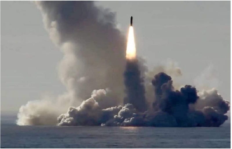 Tàu ngầm Nga phóng tên lửa đánh trúng mục tiêu cách hàng ngàn km - Ảnh 1.