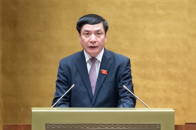 Tổng thư ký Quốc hội Bùi Văn Cường trình bày báo cáo thực hiện yêu cầu chất vấn, giám sát theo Nghị quyết của Quốc hội, ngày 6/11. Ảnh: Hoàng Phong