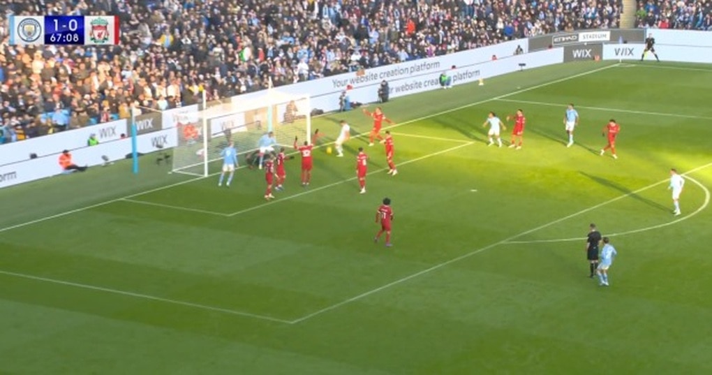Tranh cãi bàn thắng bị công nghệ VAR từ chối khiến Man City hòa Liverpool - 1
