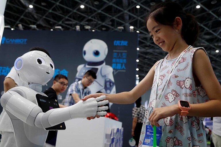 Trung Quốc muốn sản xuất hàng loạt robot hình người vào năm 2025 - Ảnh 1.