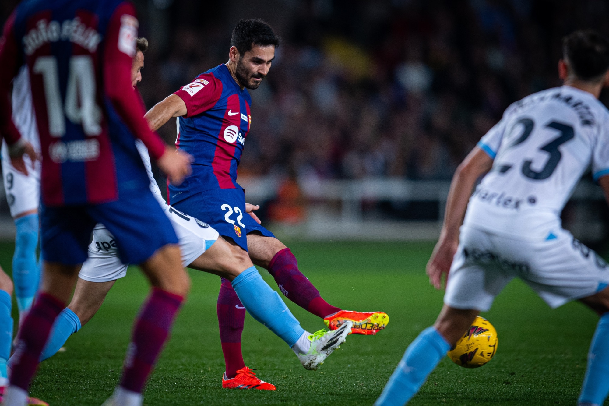 Thua sốc Girona, HLV Xavi bất ngờ đề cao đối thủ và hạ thấp Barcelona - Ảnh 2.