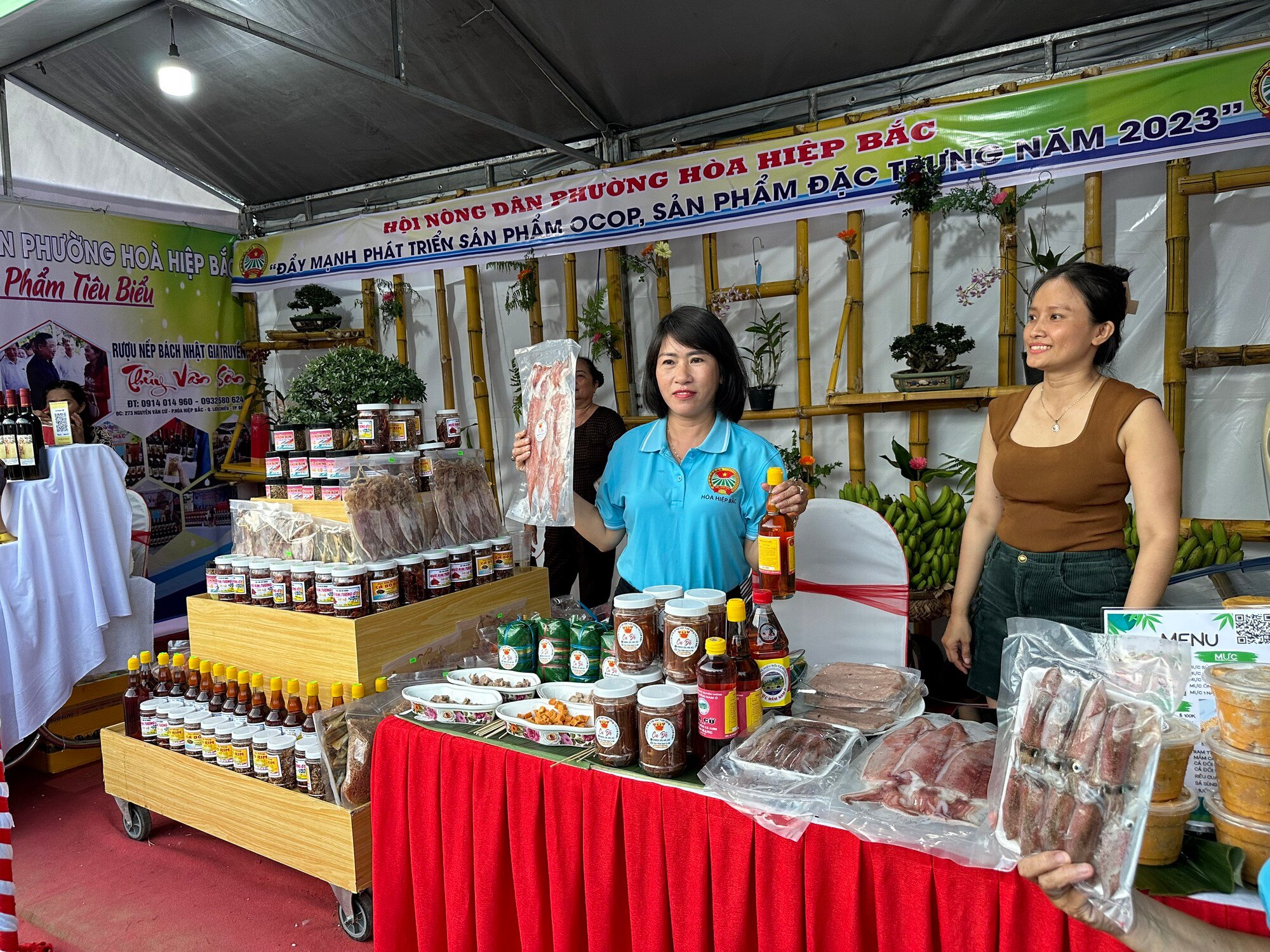 Thưởng thức đặc sản Nam Ô tại hội chợ sản phẩm đặc trưng - Ảnh 2.