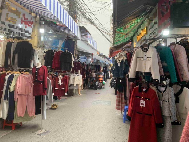Khung cảnh ảm đạm, vắng khách tại khu chợ Ninh Hiệp (Gia Lâm, Hà Nội). Ảnh: Nhật Minh 