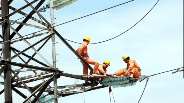 2 dự án hơn 10.110 tỉ đồng truyền tải điện từ miền Trung ra miền Bắc - Ảnh 1.