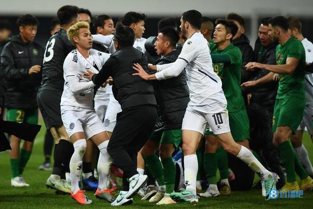 AFC lên tiếng vụ hỗn chiến của cầu thủ Thái Lan và Trung Quốc - 1