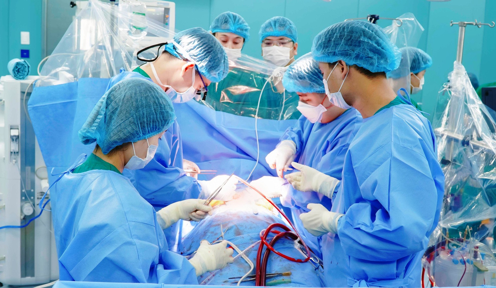 Bệnh viện đầu tiên ở Quảng Nam triển khai chương trình phẫu thuật tim hở - Ảnh 1.