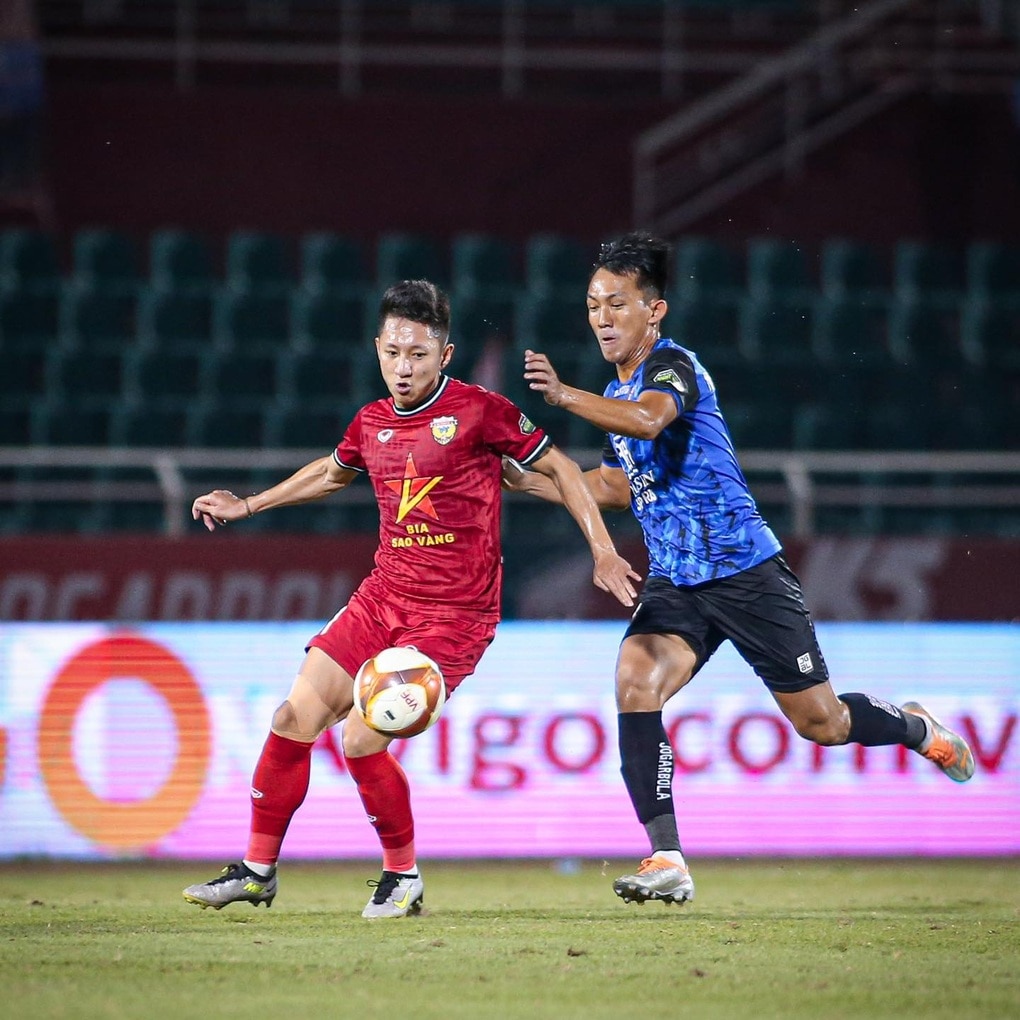 CLB TPHCM thua HL Hà Tĩnh, Khánh Hòa thất thủ trước SL Nghệ An - 1