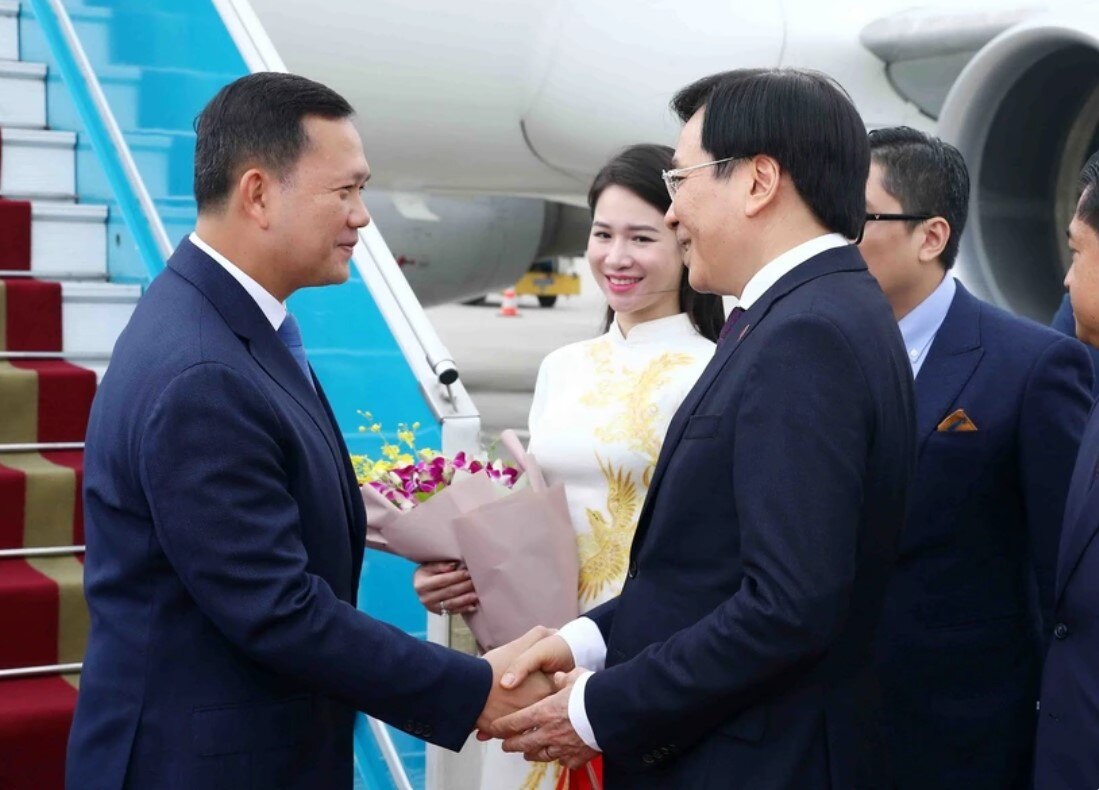 Lễ đón Thủ tướng Campuchia tại sân bay quốc tế Nội Bài. Ảnh: TTXVN