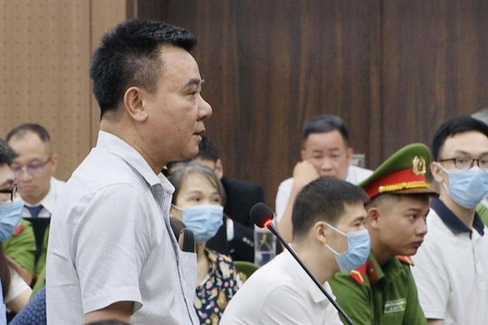 Cựu Phó Giám đốc Công an Hà Nội Nguyễn Anh Tuấn tại toà sơ thẩm.