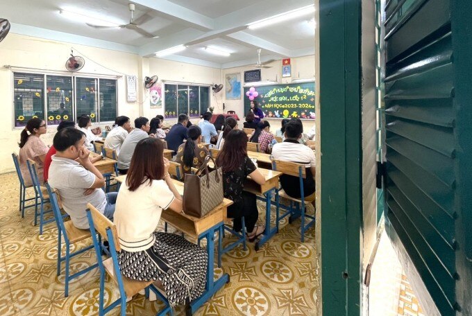 Buổi họp phụ huynh lớp 1A2, trường THCS Hồng Hà, quận Bình Thạnh, hồi tháng 8. Ảnh: Phụ huynh cung cấp