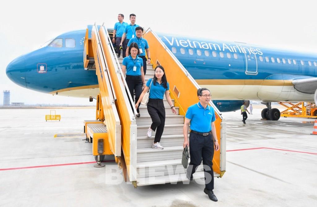 Lần đầu tiên trong lịch sử, sân bay Điện Biên đón máy bay cỡ lớn Airbus A321 - Ảnh 1.