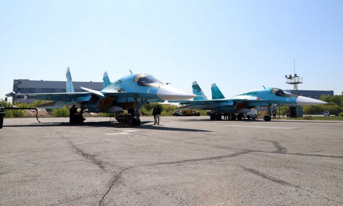 Hai chiếc Su-34M Nga trong quá trình chuẩn bị cất cánh hôm 1/6. Ảnh: UAC