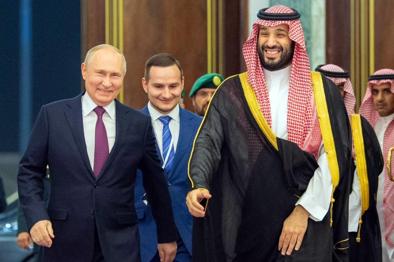 (12.07) Tổng thống Nga Vladimir Putin và Hoàng Thái tử Saudi Arabia Mohammed bin Salman ngày 7/12. (Nguồn: AFP)