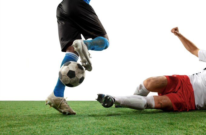 Những môn thể thao có tính cạnh tranh cao như bóng đã dễ dẫn đến chấn thương. Ảnh minh họa: Freepik