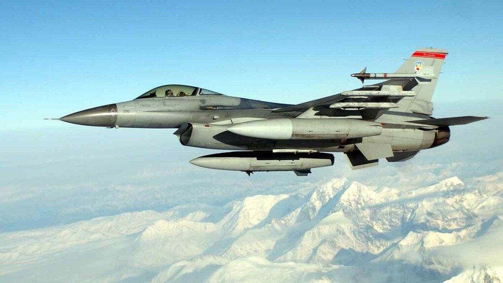 Philippines thừa nhận thương vụ mua tiêm kích F-16 của Mỹ quá đắt đỏ - 1