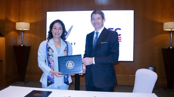 Bà Lê Thị Thu Thuỷ, Tổng giám đốc VinFast toàn cầu và đại diện DFC tại lễ ký kết. Ảnh: VinFast