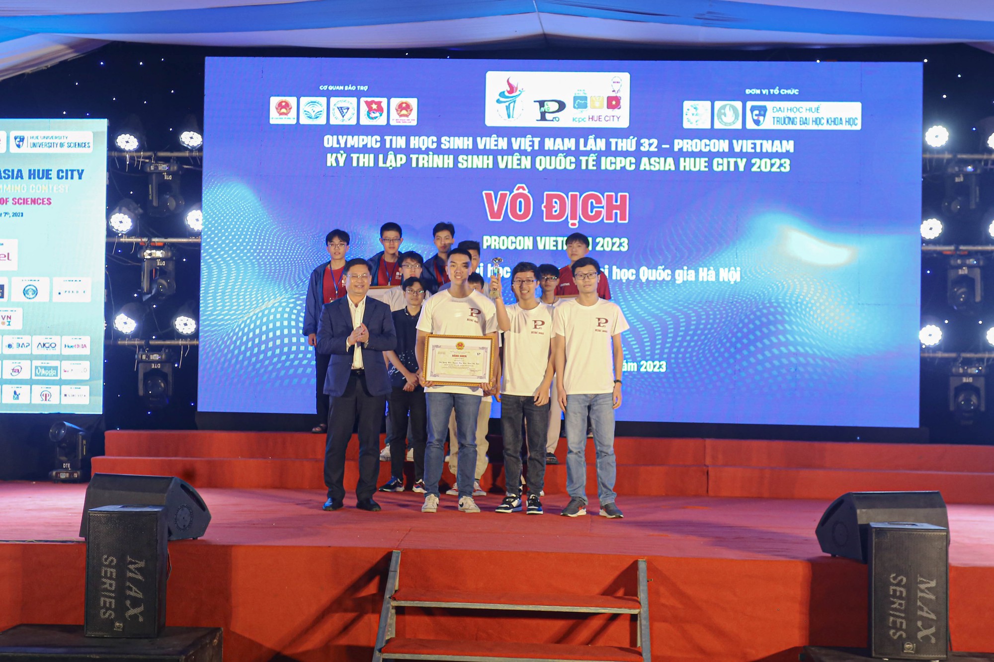 Tìm ra nhà vô địch đại diện châu Á thi lập trình thế giới - Ảnh 1.