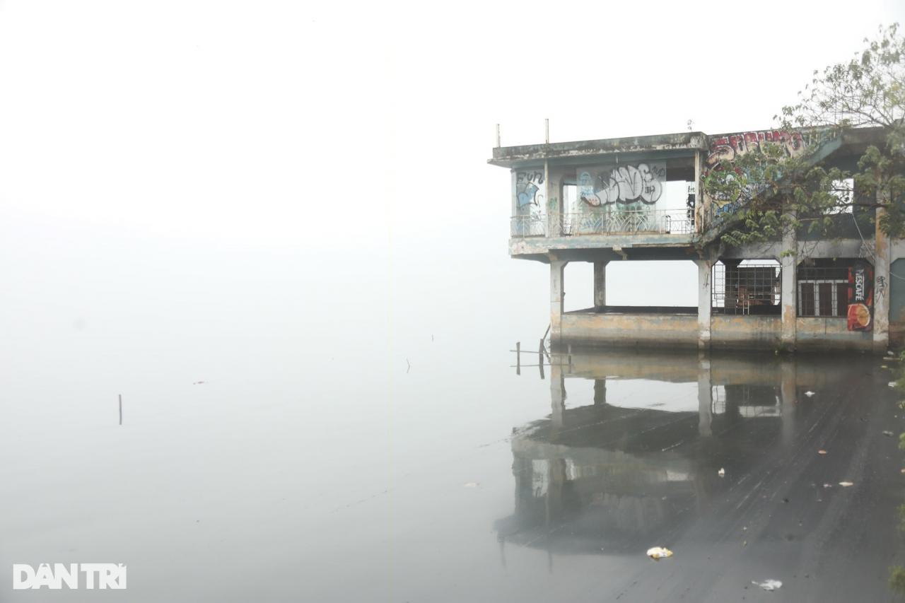 Sương mù trắng xóa bao phủ sông Hồng, hồ Tây, hồ Gươm - 10