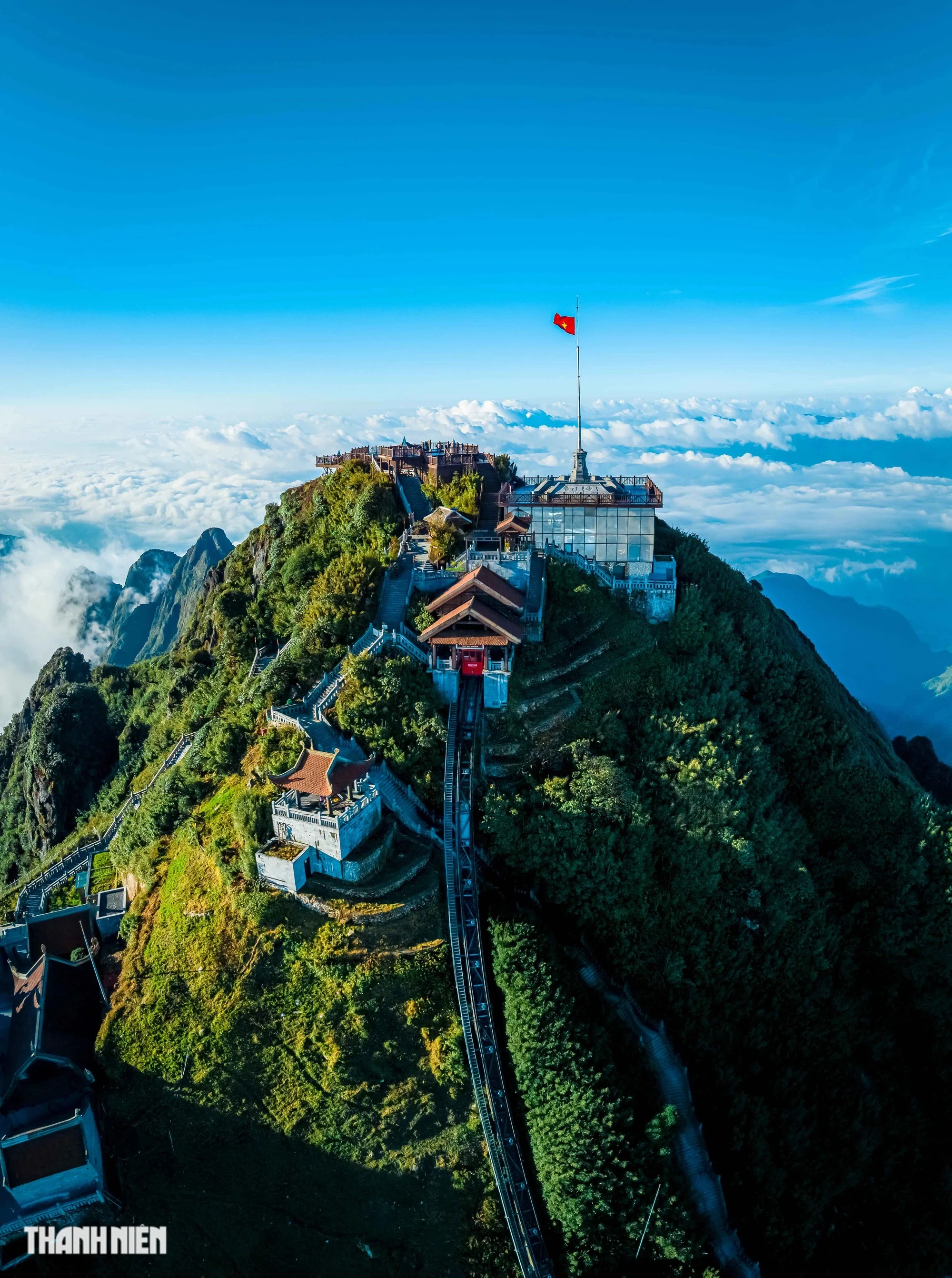 Trải nghiệm 'có một không hai' trên đỉnh núi huyền thoại Tây Bắc- Ảnh 4. Trải nghiệm 'có một không hai' trên đỉnh núi huyền thoại Tây Bắc- Ảnh 4.