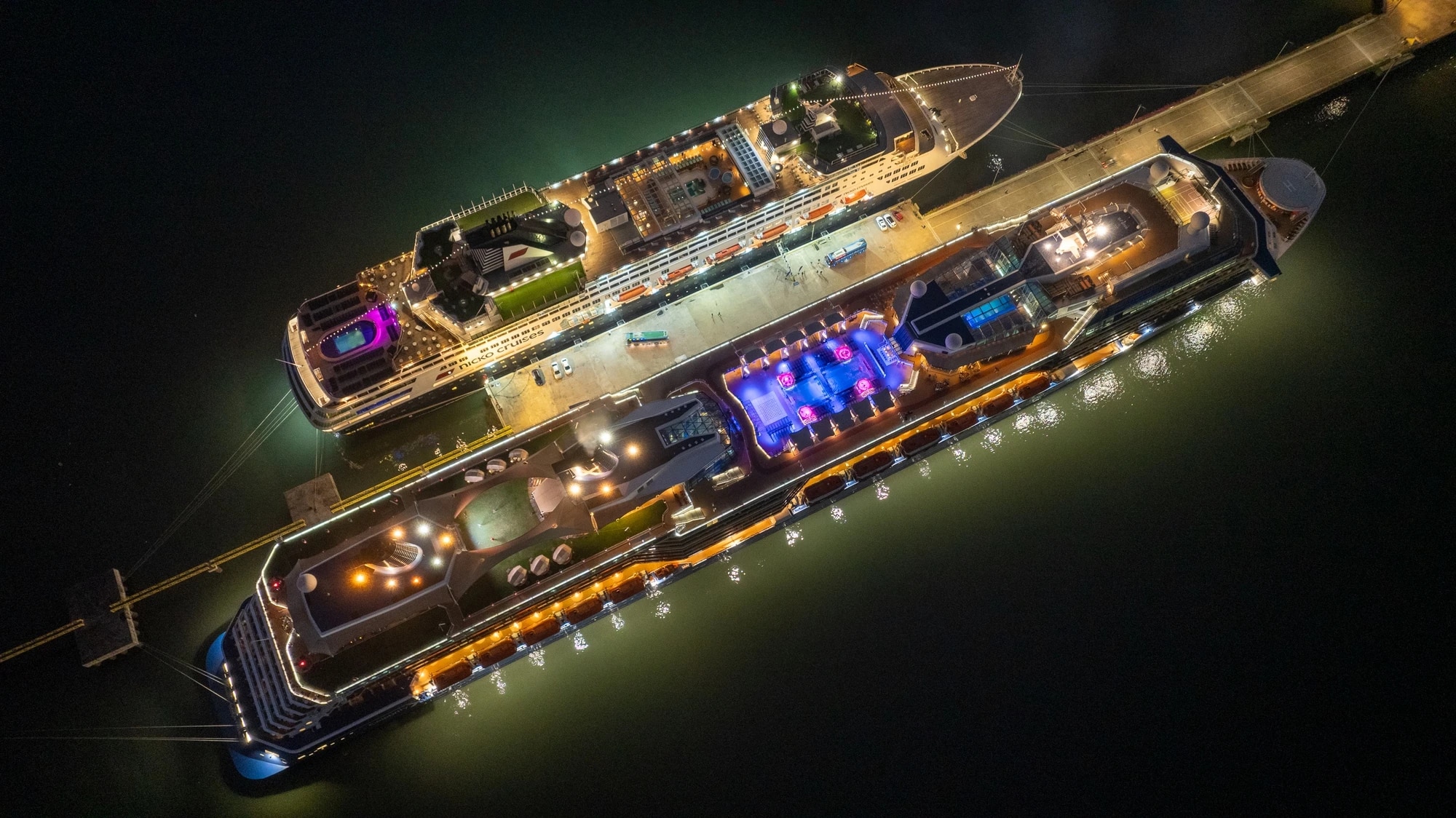 Ngắm vịnh Hạ Long lộng lẫy ánh đèn đón chào năm mới 2024- Ảnh 2.