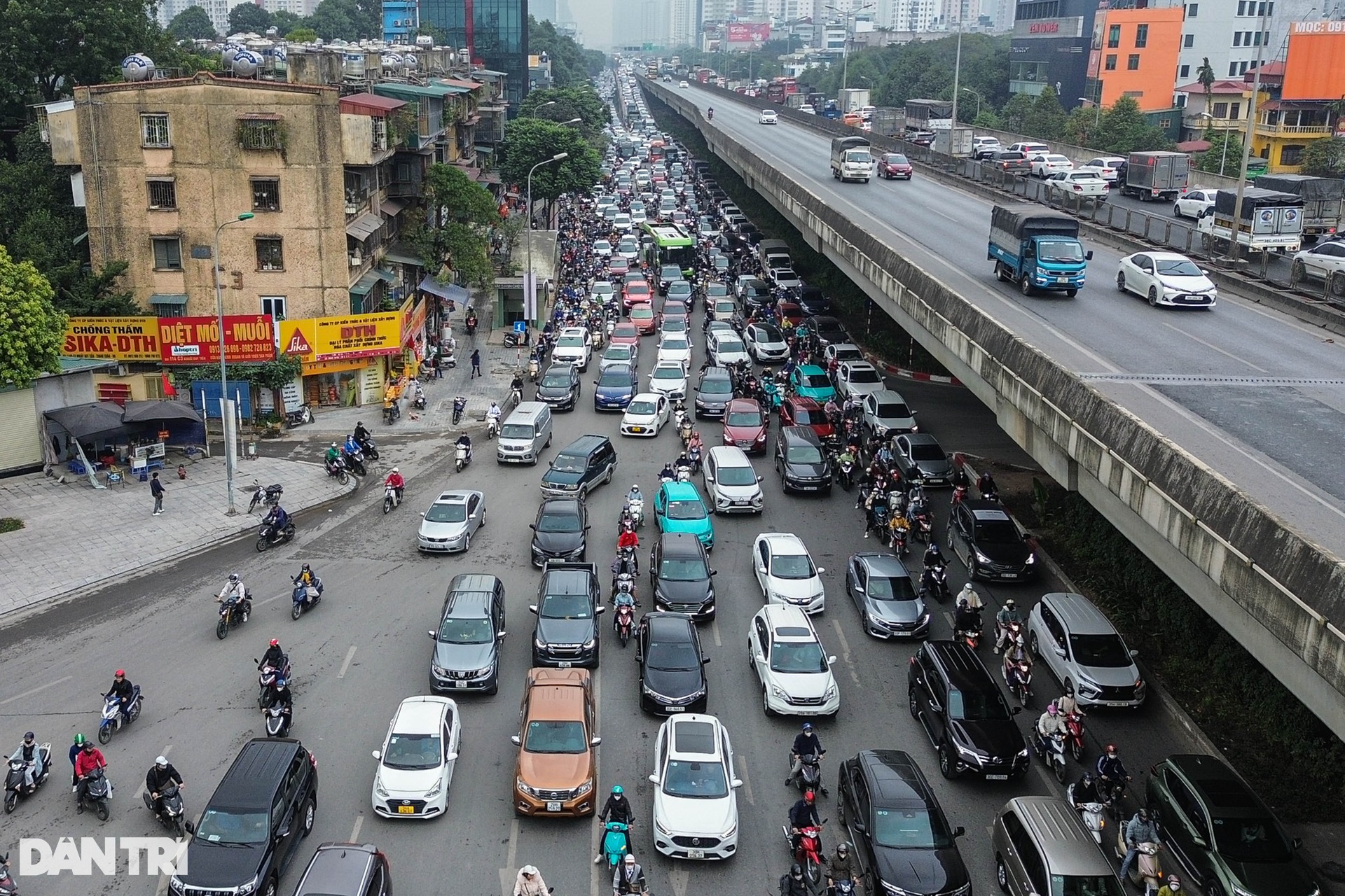 Đường phố ùn tắc, người dân chật vật trong ngày đi làm đầu năm 2024 - 2 Đường phố ùn tắc, người dân chật vật trong ngày đi làm đầu năm 2024 - 2