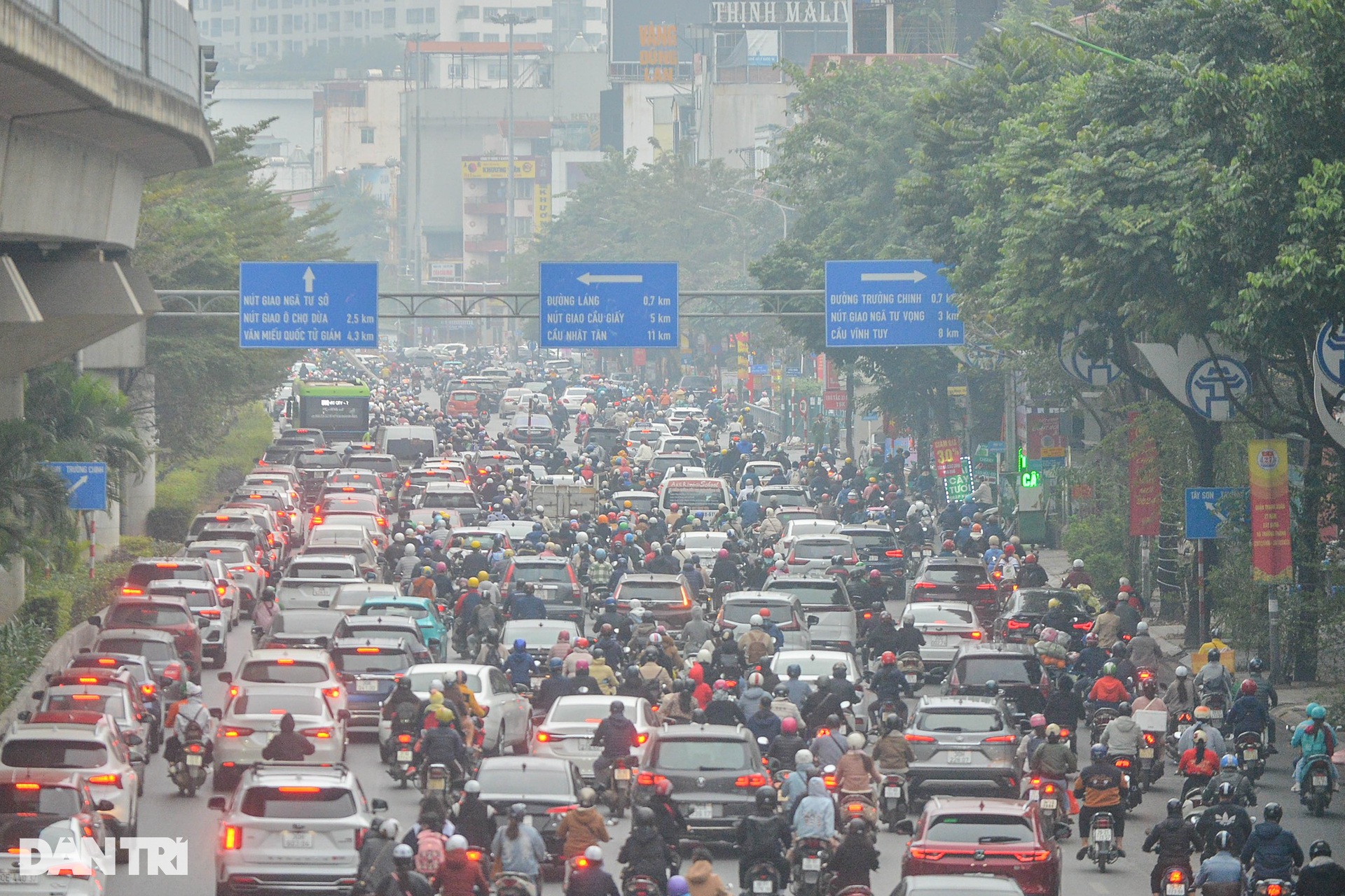 Đường phố ùn tắc, người dân chật vật trong ngày đi làm đầu năm 2024 - 5 Đường phố ùn tắc, người dân chật vật trong ngày đi làm đầu năm 2024 - 5