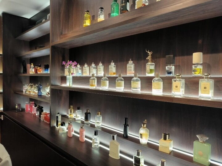 christian dior perfume shop