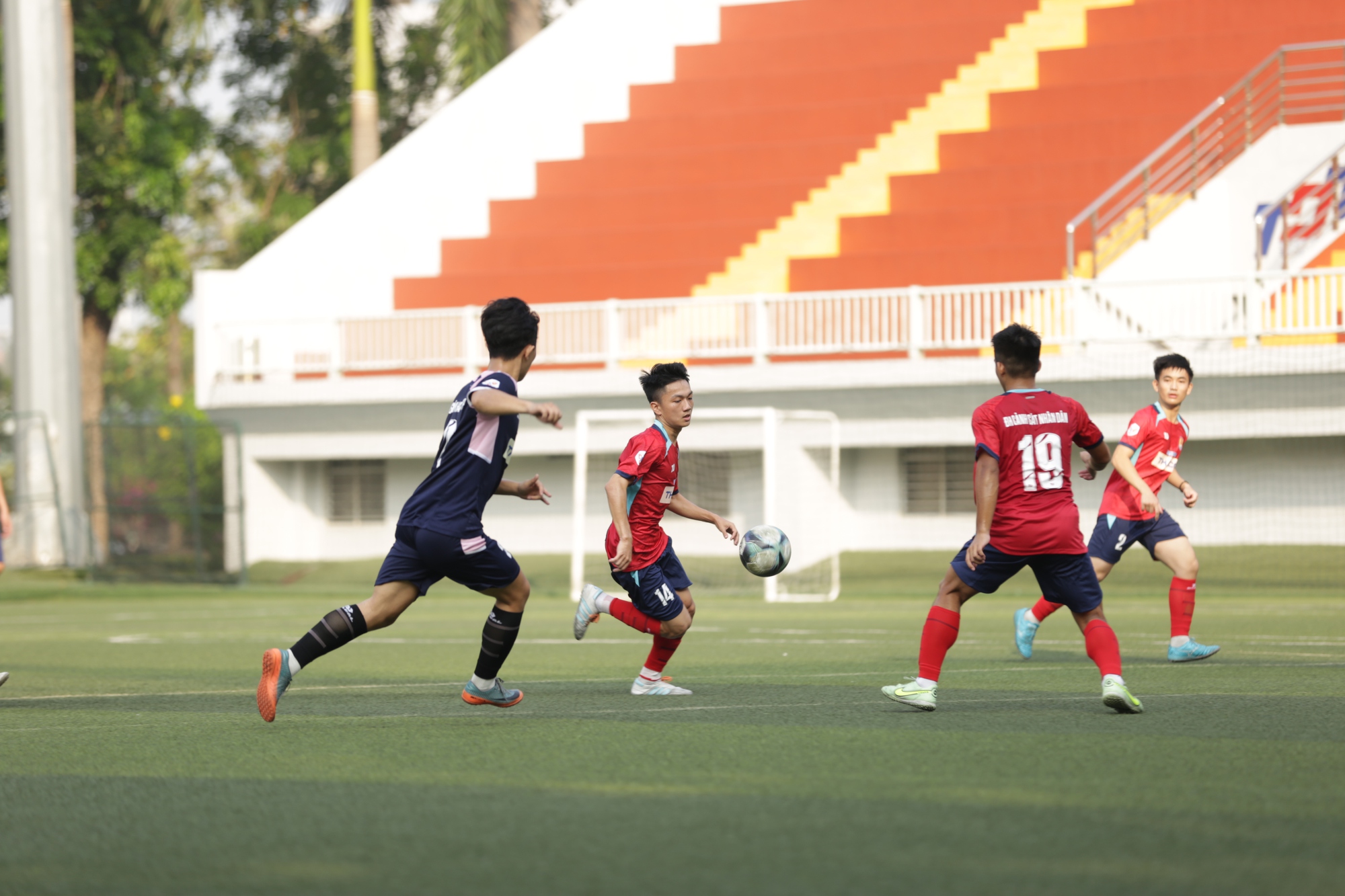 Ấn tượng với lối chơi tấn công của đội bóng tân binh ĐH Cảnh sát nhân dân- Ảnh 4. Ấn tượng với lối chơi tấn công của đội bóng tân binh ĐH Cảnh sát nhân dân- Ảnh 4.