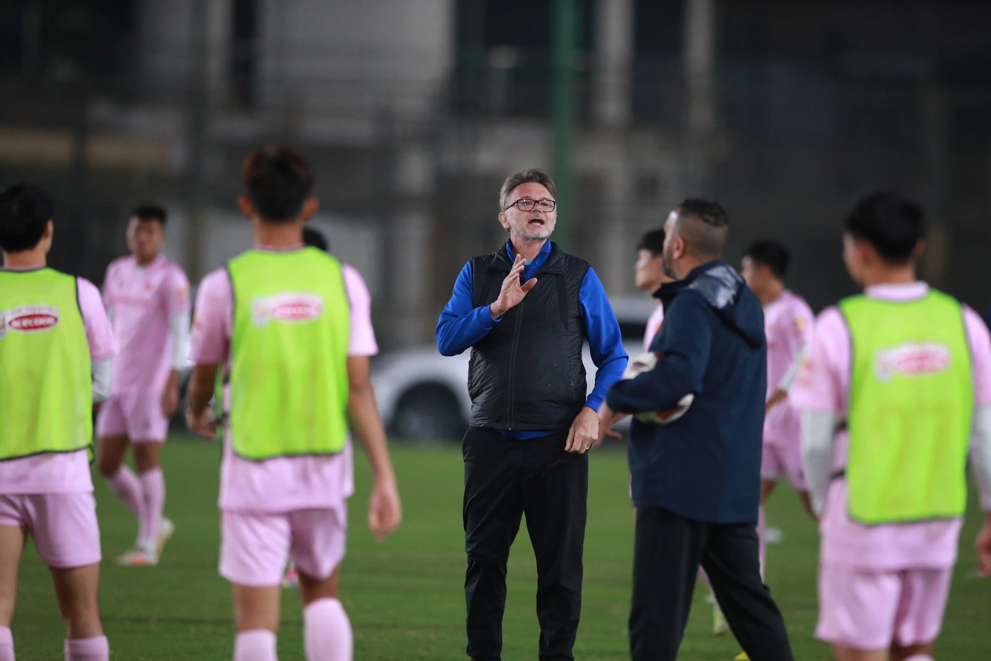 Có gì lạ ở buổi tập mở duy nhất của đội tuyển Việt Nam trước khi sang Qatar?- Ảnh 18. Có gì lạ ở buổi tập mở duy nhất của đội tuyển Việt Nam trước khi sang Qatar?- Ảnh 18.
