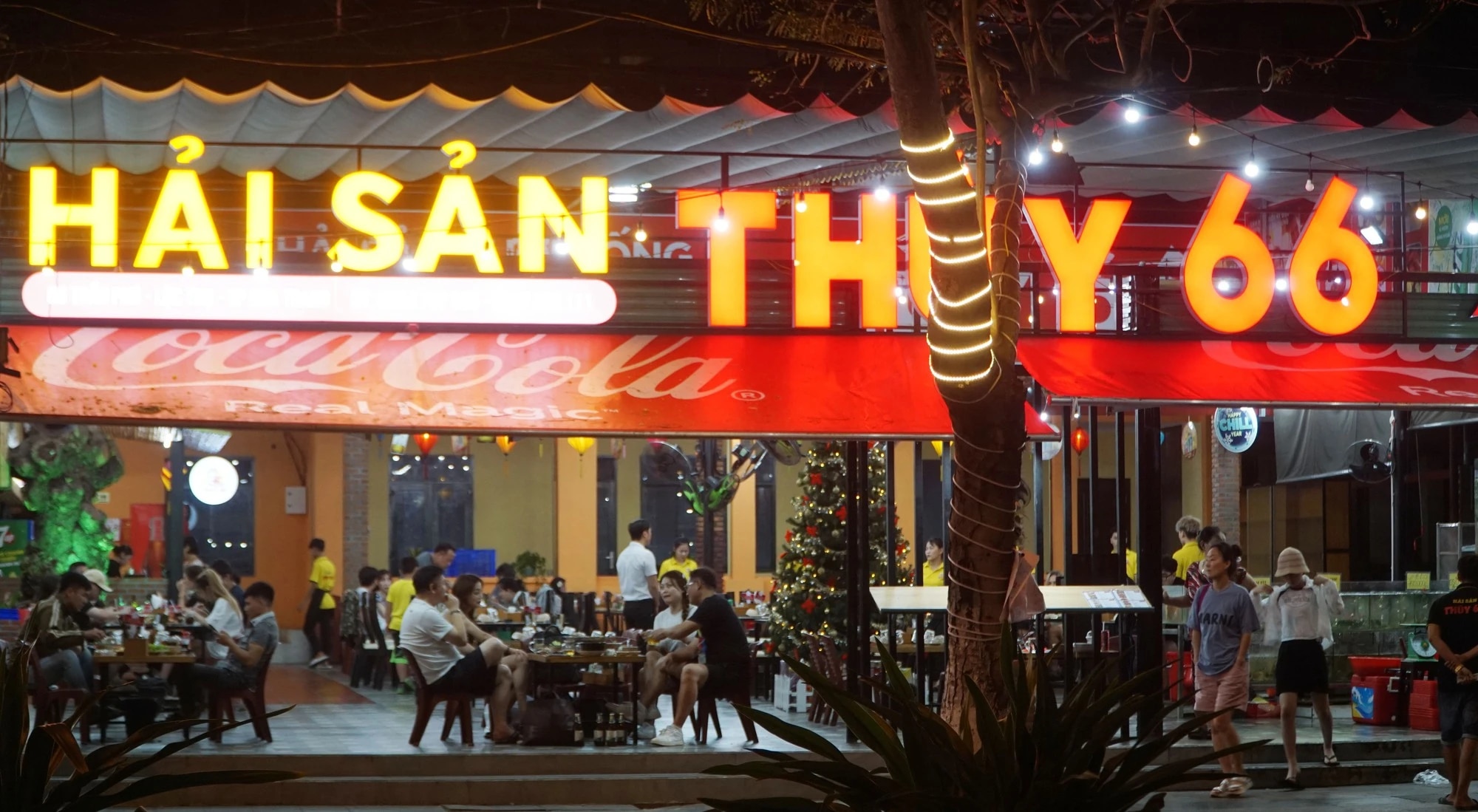 'Phố Tây' ở Nha Trang hồi sinh nhờ khách Hàn tăng mạnh- Ảnh 9.