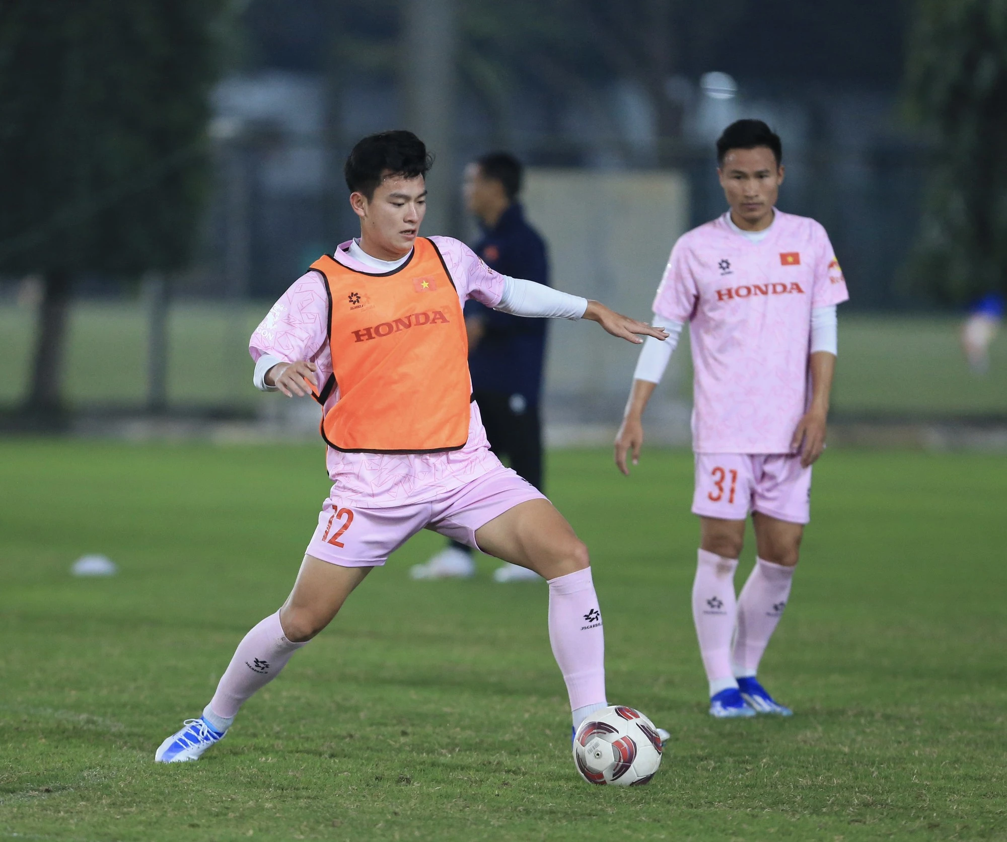 Khi HLV Troussier đặt ván cược cho tương lai- Ảnh 3. Khi HLV Troussier đặt ván cược cho tương lai- Ảnh 3.