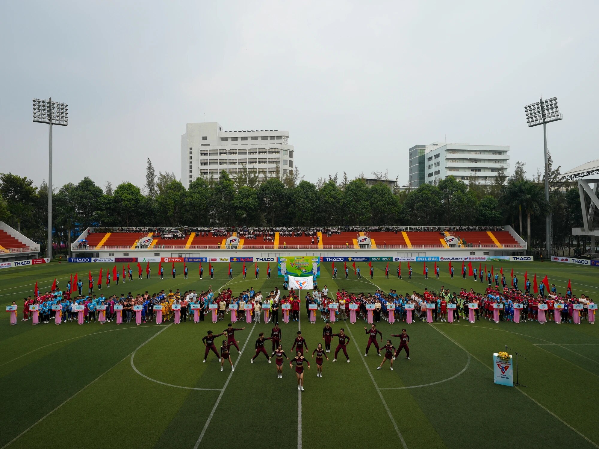 Hình ảnh ấn tượng ngày khai màn giải bóng đá Thanh Niên sinh viên Việt Nam- Ảnh 5.
