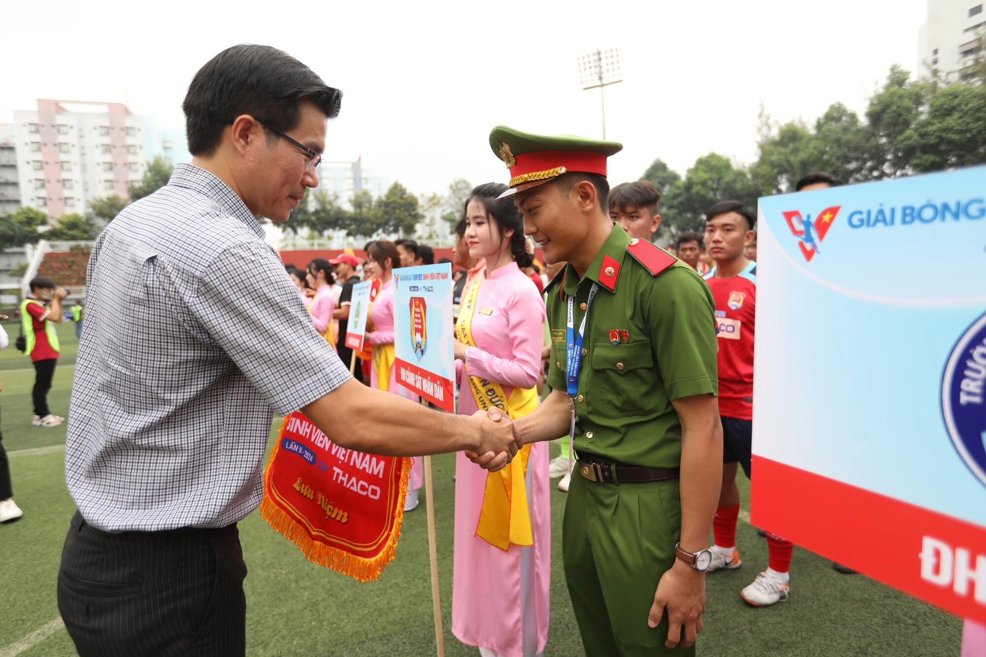 Hình ảnh ấn tượng ngày khai màn giải bóng đá Thanh Niên sinh viên Việt Nam- Ảnh 18.