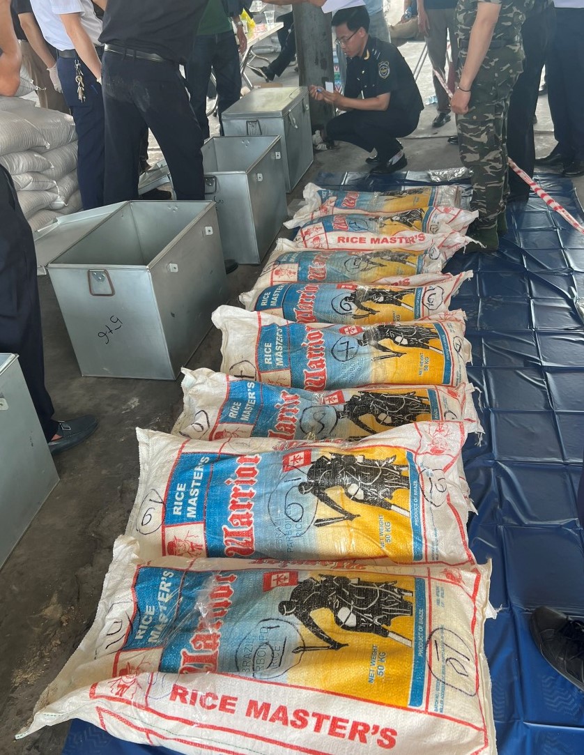 Hải Phòng: Phát hiện, thu giữ lô ma túy 303 kg núp bóng sản phẩm gạo- Ảnh 2. Hải Phòng: Phát hiện, thu giữ lô ma túy 303 kg núp bóng sản phẩm gạo- Ảnh 2.