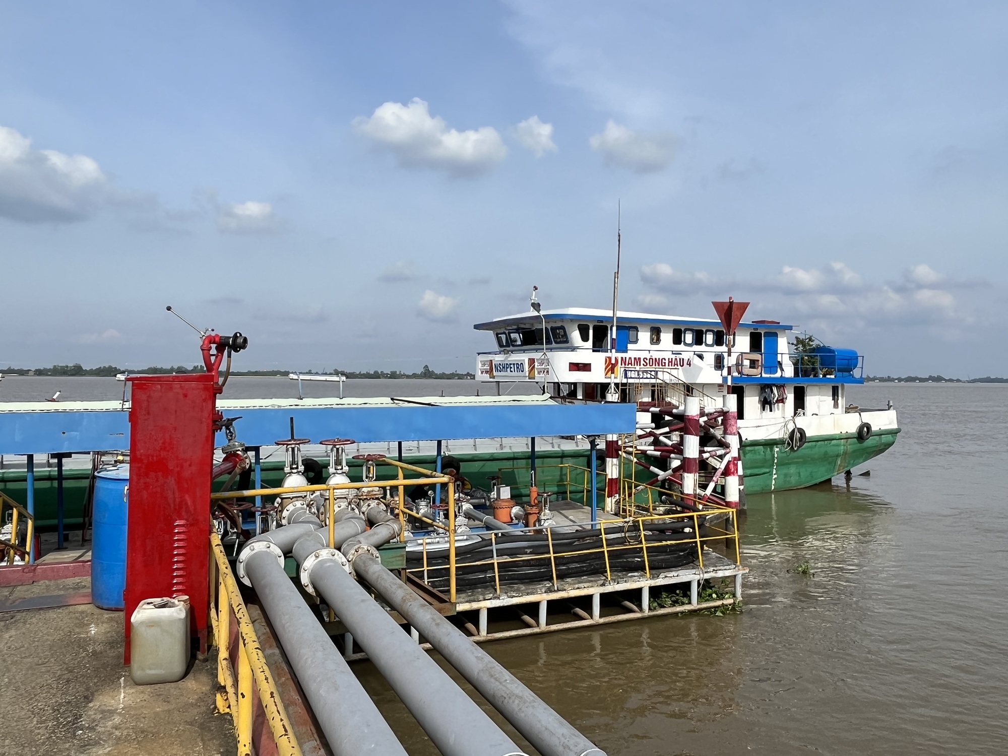 NSH Petro phấn đấu hoàn thành sớm nghĩa vụ thuế nhà nước- Ảnh 4. NSH Petro phấn đấu hoàn thành sớm nghĩa vụ thuế nhà nước- Ảnh 4.
