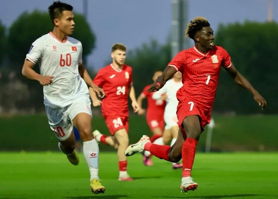 Đội tuyển Việt Nam thua Kyrgyzstan 1-2, HLV Troussier sắp loại 4 cầu thủ- Ảnh 3.