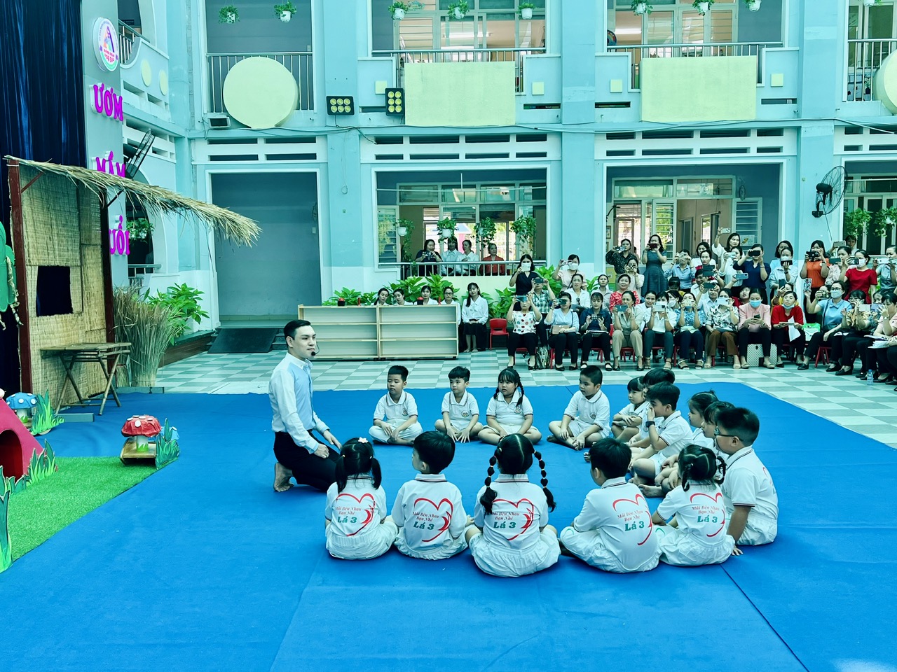 Nam giới làm giáo viên mầm non, tại sao không?- Ảnh 2. Nam giới làm giáo viên mầm non, tại sao không?- Ảnh 2.