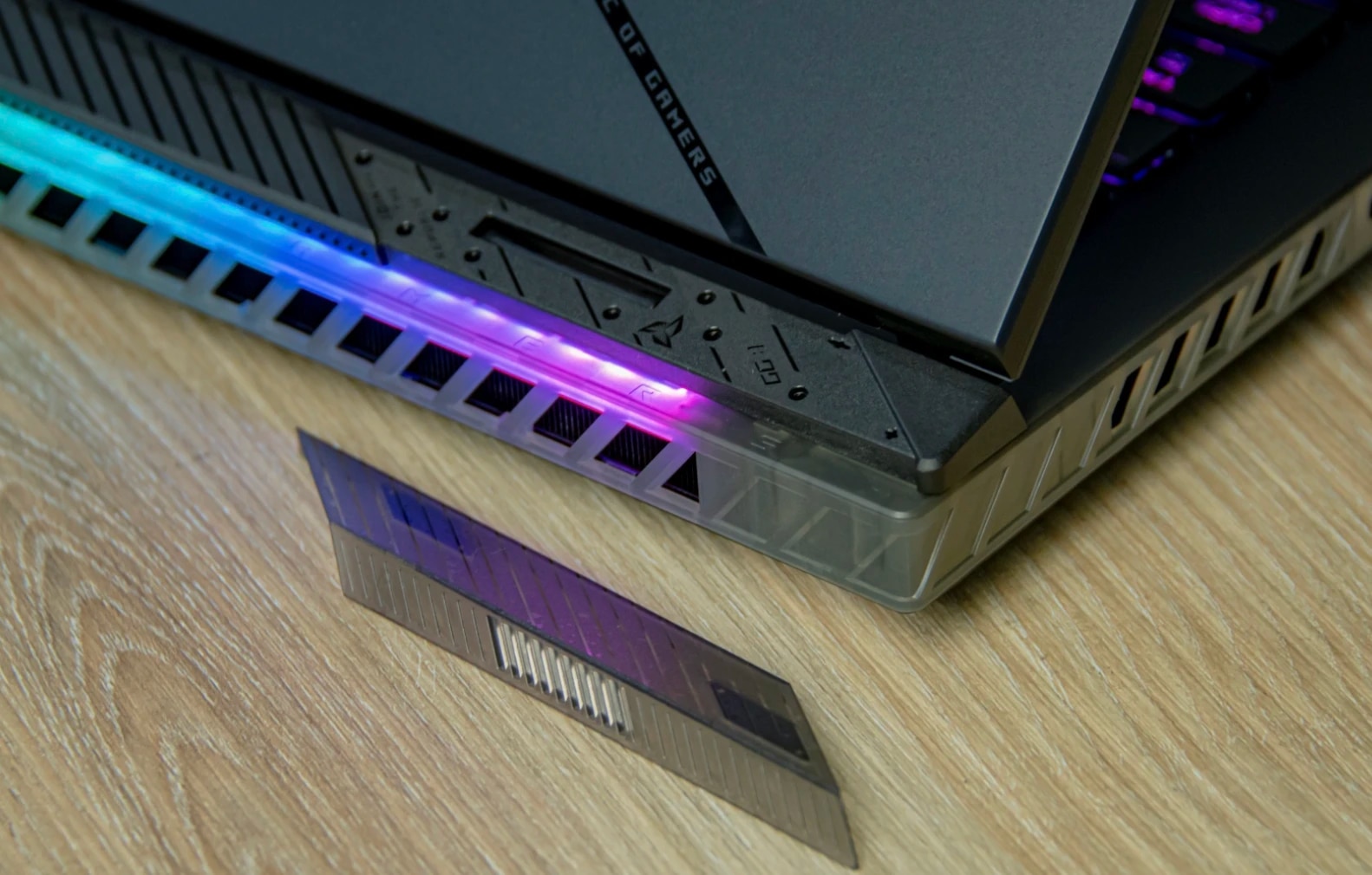 Asus ROG Strix SCAR 18 - laptop mạnh nhất thế giới cho game thủ được mở bán- Ảnh 3.