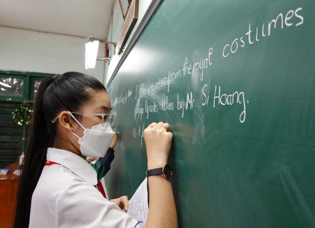 Điểm cao bài viết nhưng gặp lúng túng khi giao tiếp tiếng Anh, vì sao?- Ảnh 2. Điểm cao bài viết nhưng gặp lúng túng khi giao tiếp tiếng Anh, vì sao?- Ảnh 2.