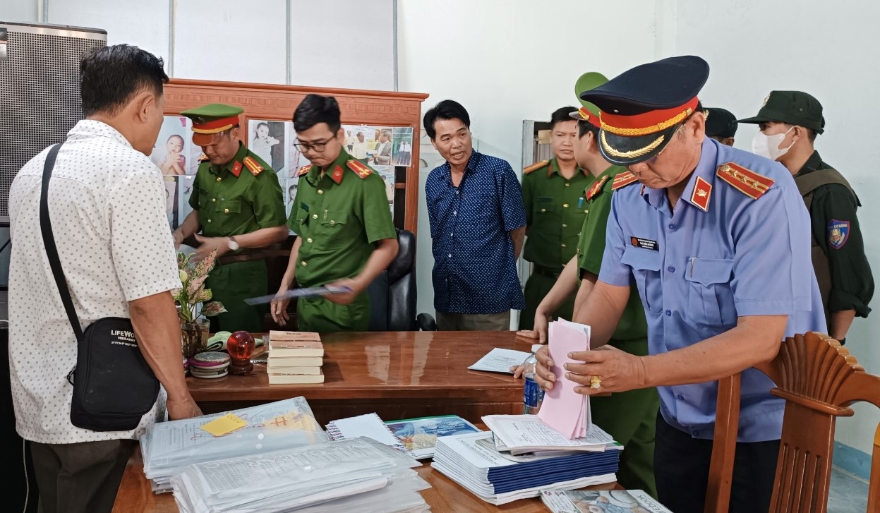 Kiên Giang: Bắt giữ 2 giám đốc và đàn em chuyên bảo kê 'cò' lúa, lừa đảo- Ảnh 2. Kiên Giang: Bắt giữ 2 giám đốc và đàn em chuyên bảo kê 'cò' lúa, lừa đảo- Ảnh 2.