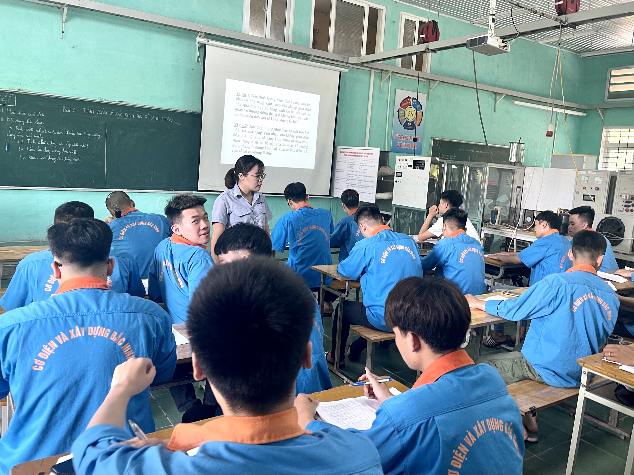 Thu hút 120.000 nghệ nhân, chuyên gia và 3.000 nhà khoa học vào trường nghề- Ảnh 2. Thu hút 120.000 nghệ nhân, chuyên gia và 3.000 nhà khoa học vào trường nghề- Ảnh 2.