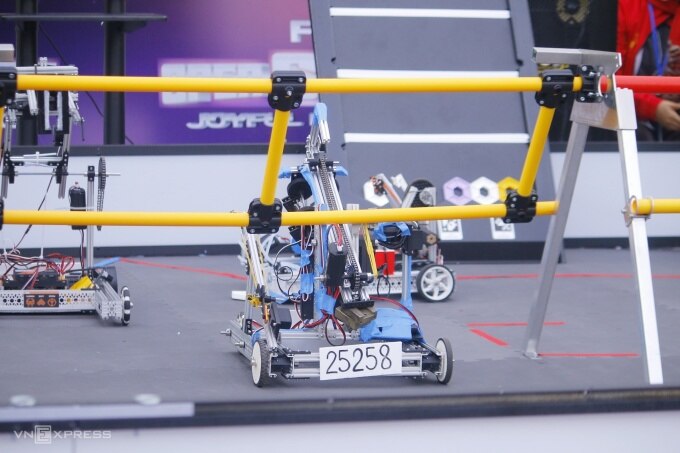Robot được sử dụng trong cuộc thi Robotics mở rộng, sáng 14/1. Ảnh: Thanh Hằng
