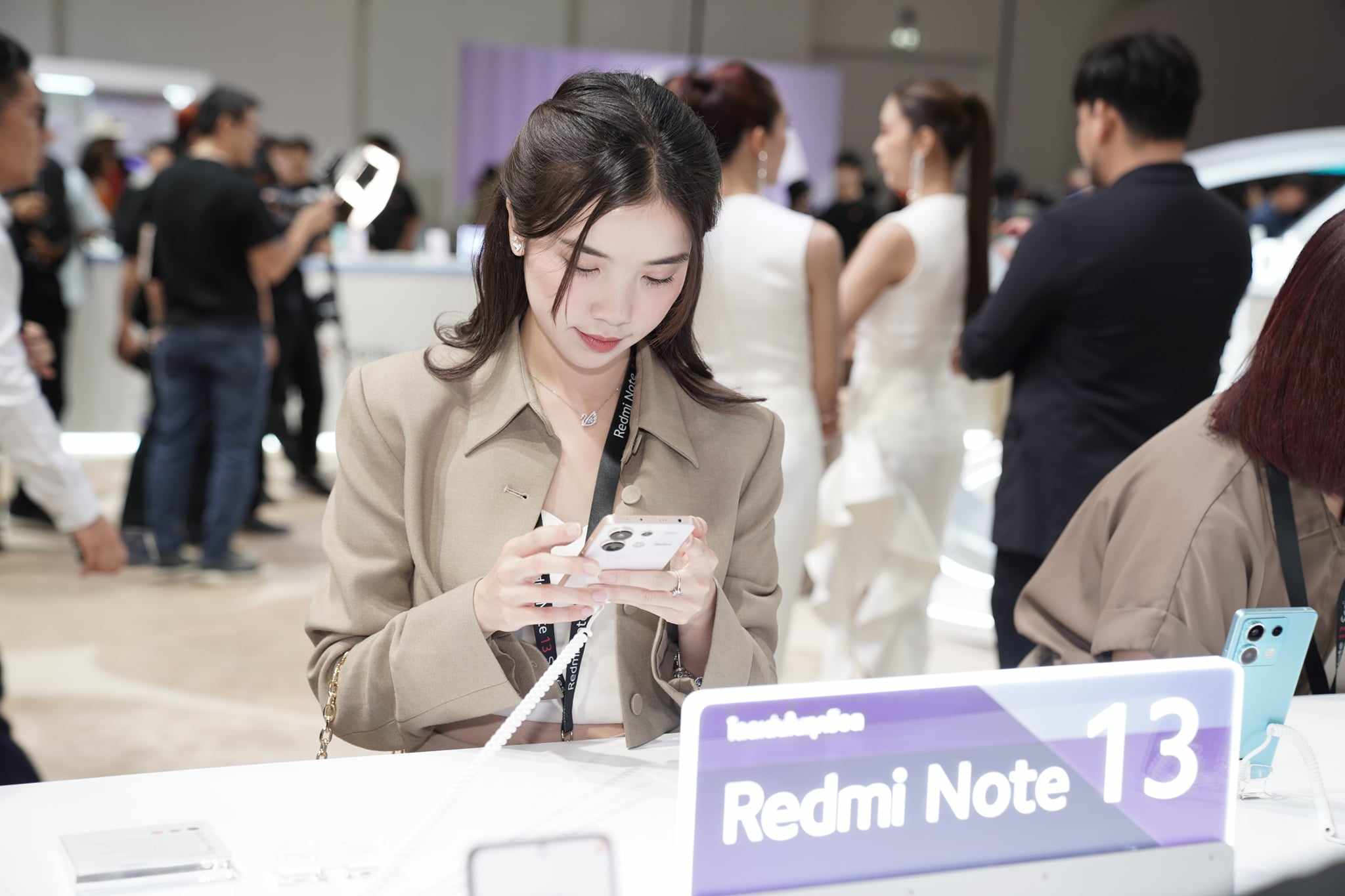 Redmi Note 13 Series chính thức ra mắt, giá từ 4,89 triệu đồng- Ảnh 3. Redmi Note 13 Series chính thức ra mắt, giá từ 4,89 triệu đồng- Ảnh 3.