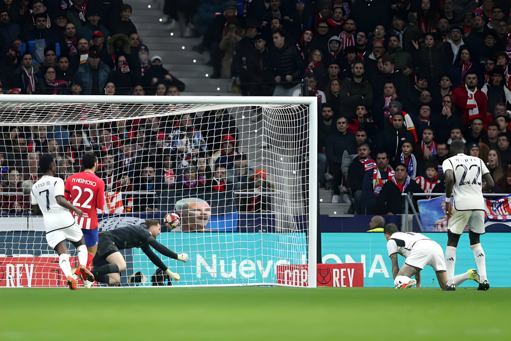 Real Madrid gục ngã trước Atletico, Barcelona vào tứ kết Cúp Nhà vua - 2 Real Madrid gục ngã trước Atletico, Barcelona vào tứ kết Cúp Nhà vua - 2