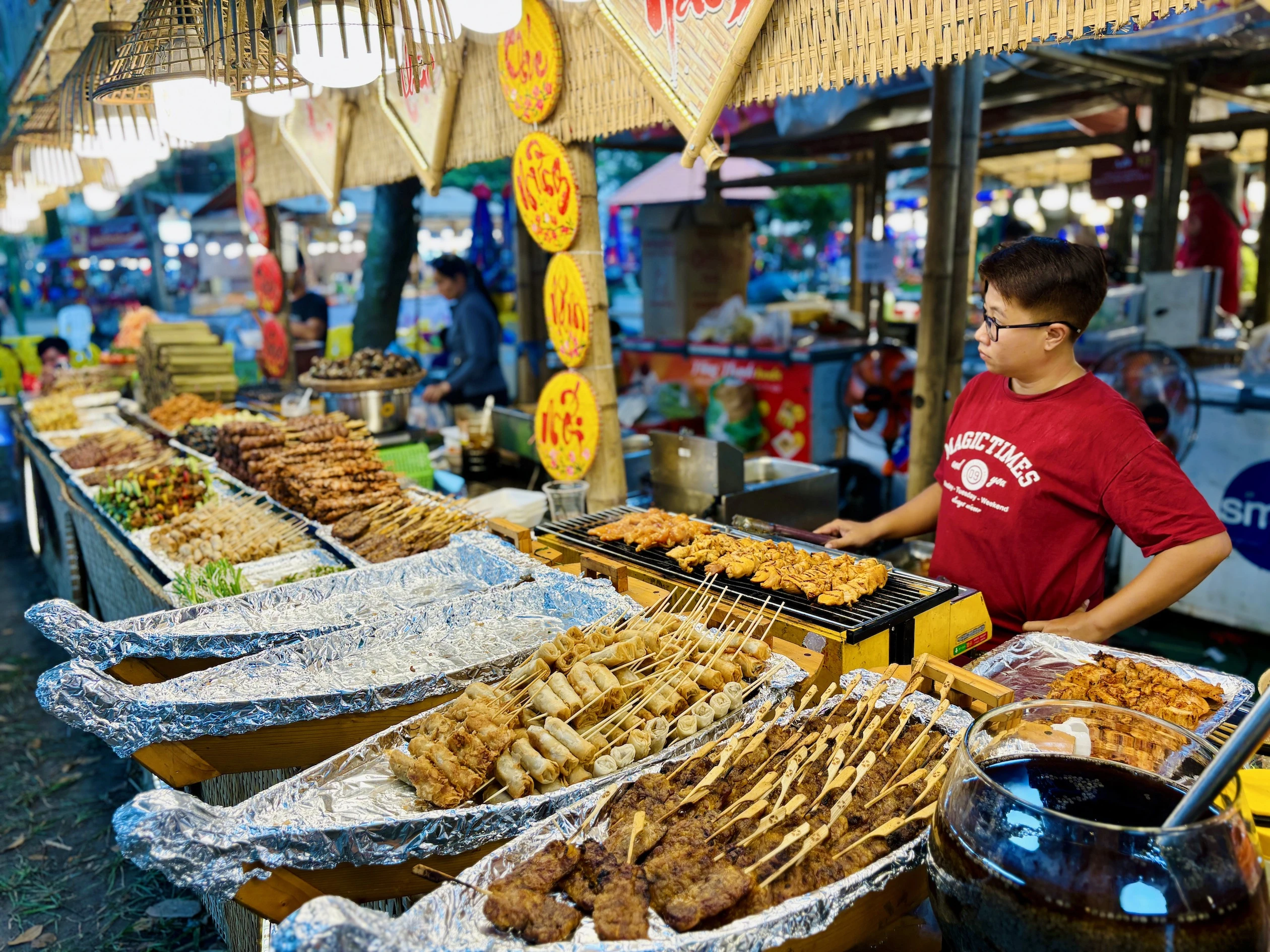 'Thiên đường' món ngon thu hút người dân TP.HCM trong Lễ hội Tết Việt- Ảnh 2. 'Thiên đường' món ngon thu hút người dân TP.HCM trong Lễ hội Tết Việt- Ảnh 2.