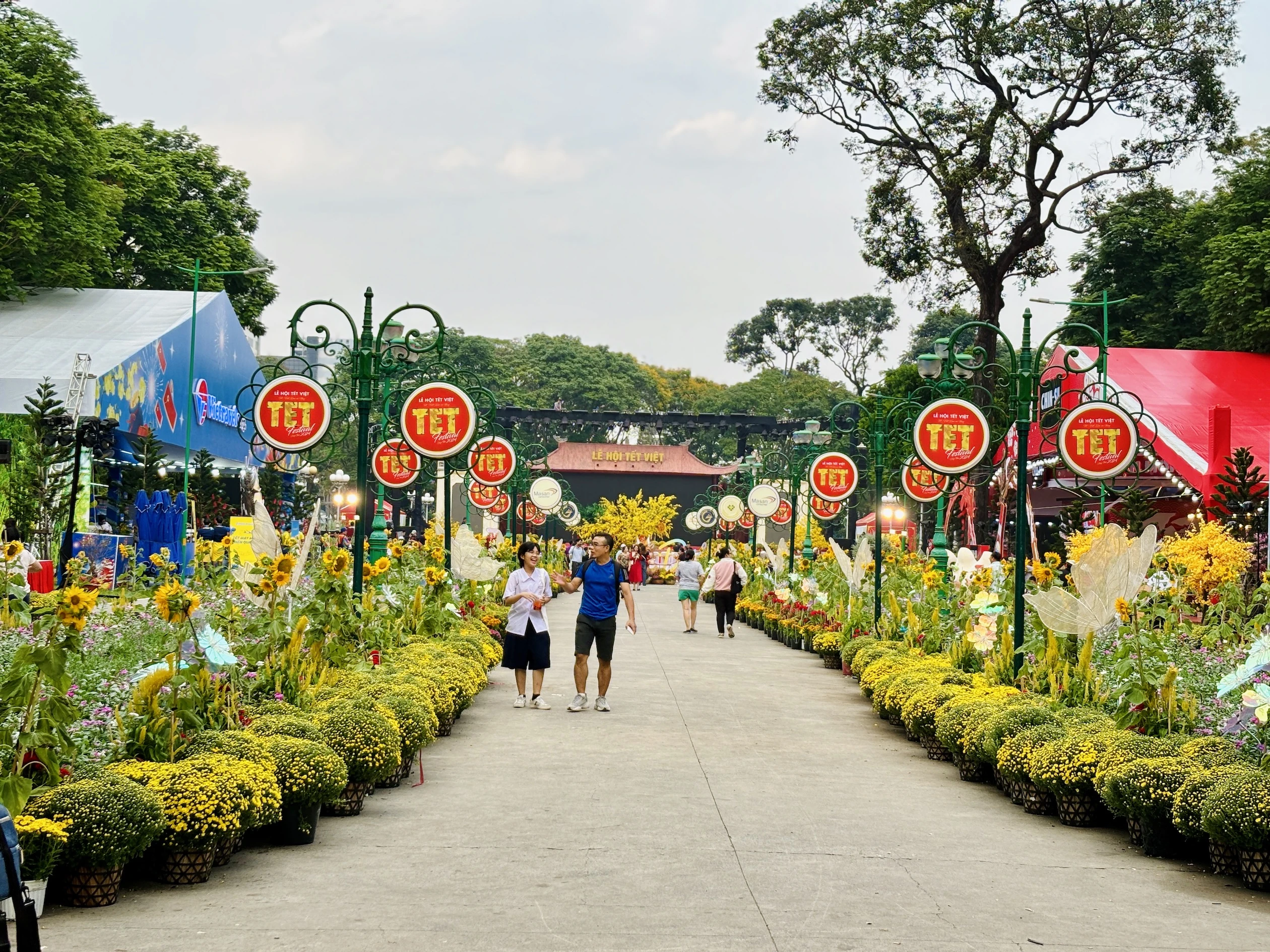 'Thiên đường' món ngon thu hút người dân TP.HCM trong Lễ hội Tết Việt- Ảnh 8. 'Thiên đường' món ngon thu hút người dân TP.HCM trong Lễ hội Tết Việt- Ảnh 8.