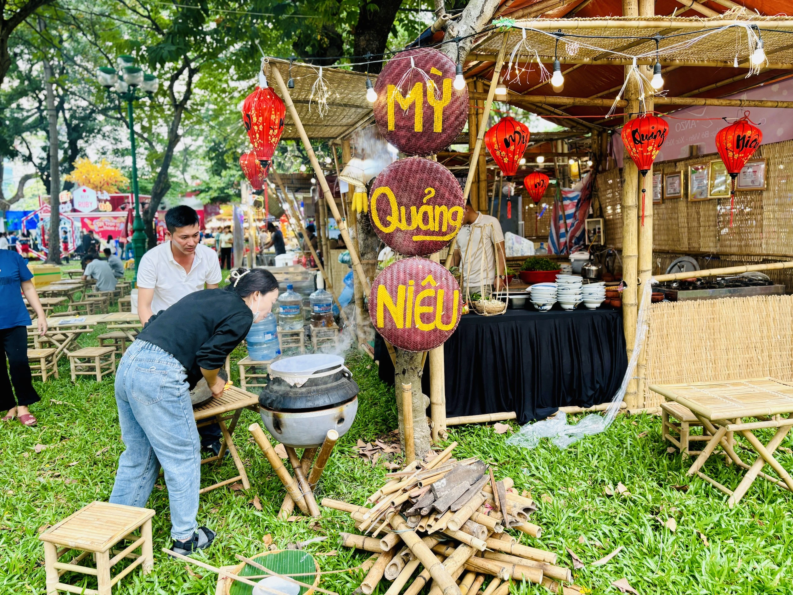 'Thiên đường' món ngon thu hút người dân TP.HCM trong Lễ hội Tết Việt- Ảnh 9. 'Thiên đường' món ngon thu hút người dân TP.HCM trong Lễ hội Tết Việt- Ảnh 9.