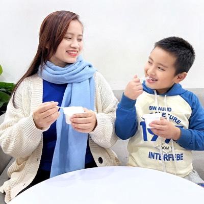 Sai lầm trong quan niệm ăn sữa chua mùa lạnh gây viêm họng - Ảnh 2. Ăn sữa chua là lựa chọn của gia đình Chị Nguyễn Thị Hà chăm sóc đề kháng trong thời điểm giao mùa.